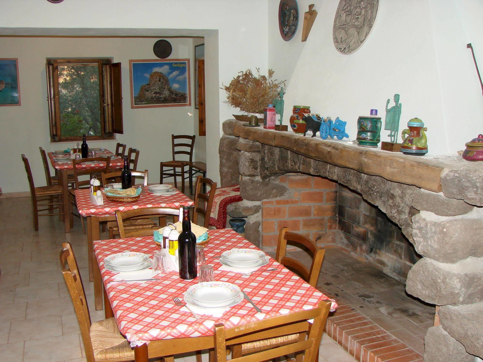 Agriturismo Su Tiresi กาลาโกโนเน ภายนอก รูปภาพ